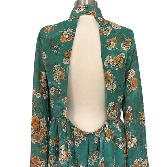 NWT Unique Vintage Floral Bell Sleeve Maxi Dress 70’s Style Size 1X - Picture 11 of 16